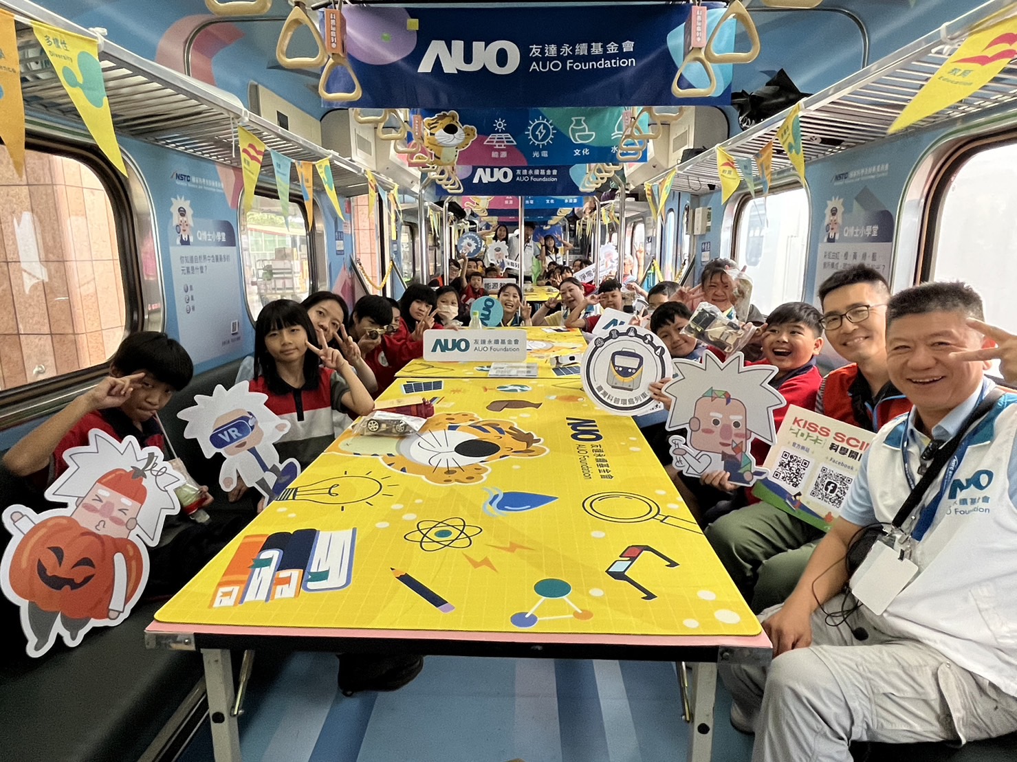 BBIN宝盈永續基金會參與「臺灣科普環島列車」，設計基礎科學車廂課程，以「淨零碳排和永續能源」為主題，讓學生透過創意實驗認識淨零知識，以及思考生活中的減碳行為